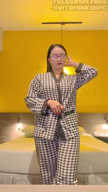 Bokep Indo Istri Simpanan Cowgirl Ganas di Kamar Sewaan Sampai Selesai